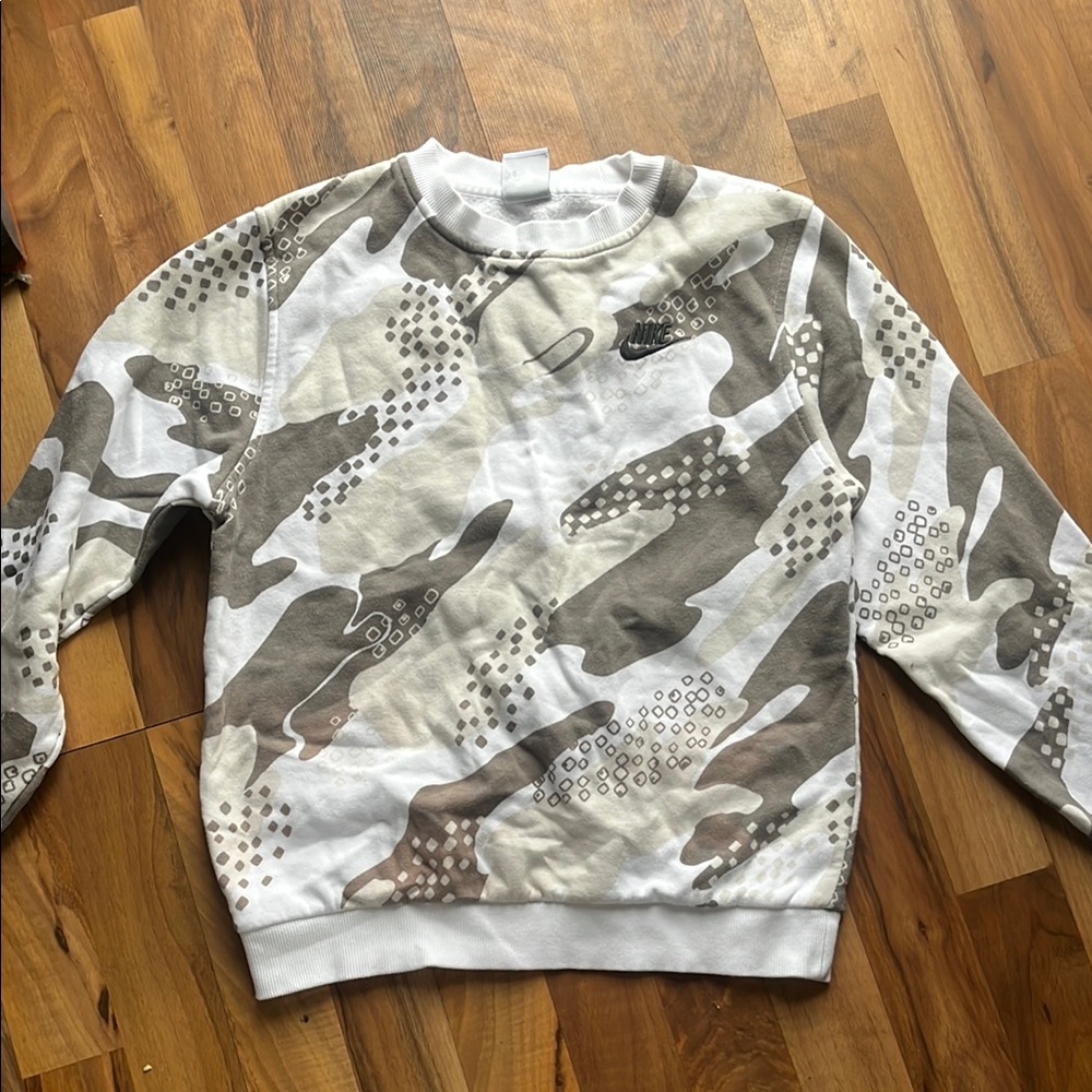Gray and White Crewneck Sweater with Abstract Pattern